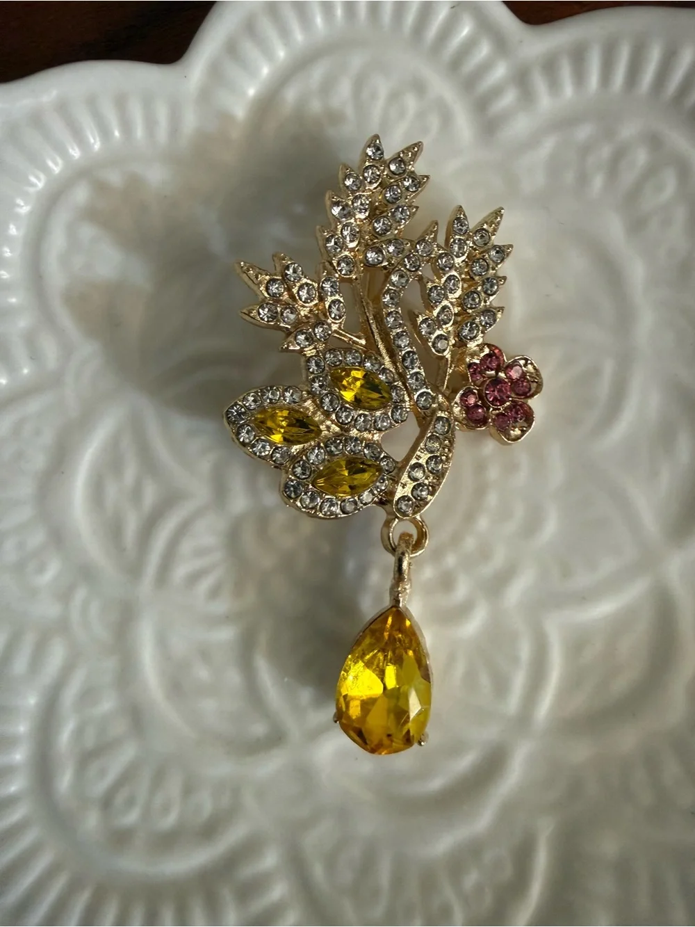 New gold-toned alloy wheat leaf brooch  a pear-cut yellow rhinestone drop